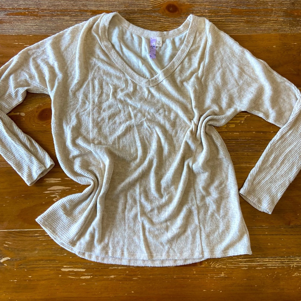 Francesca’s Collections Alya Cream Butter-soft Crewneck Sweater Size Medium